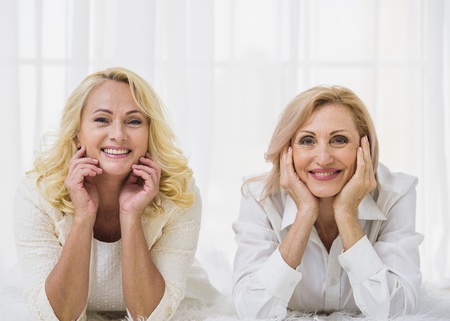 CO ŁĄCZY UDERZENIA GORĄCA, OSTEOPOROZĘ I ZMIANY NASTROJU, CZYLI JAK MENOPAUZA WPŁYWA NA SEN? CO ŁĄCZY UDERZENIA GORĄCA, OSTEOPOROZĘ I ZMIANY NASTROJU, CZYLI JAK MENOPAUZA WPŁYWA NA SEN?