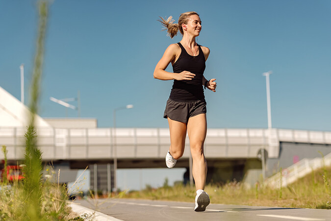 JAK AKTYWNOŚĆ FIZYCZNA WPŁYWA NA JAKOŚĆ SNU?