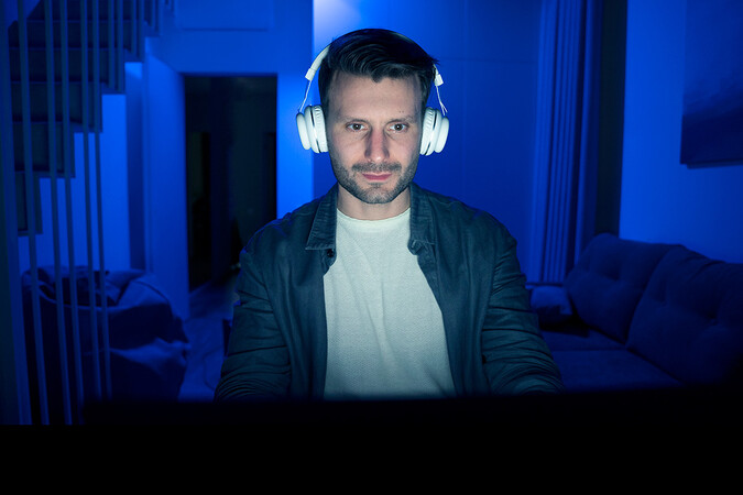 Jak światło niebieskie wpływa na zasypianie?