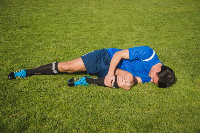 NAJCZĘSTSZE KONTUZJE PIŁKARZY, JAK ICH UNIKNĄĆ?