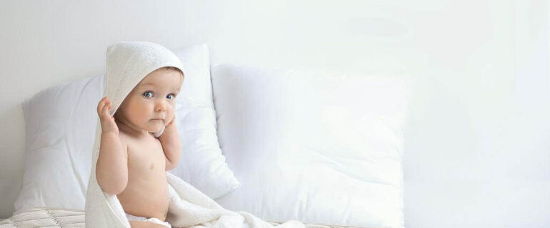 MATERACE DLA NIEMOWLAKÓW – JAK DOKONAĆ NAJLEPSZEGO WYBORU I NA CO ZWRÓCIĆ UWAGĘ PRZED ZAKUPEM?